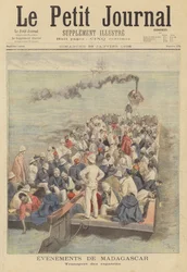 Un radeau transportant des soldats français rentrant de Madagascar